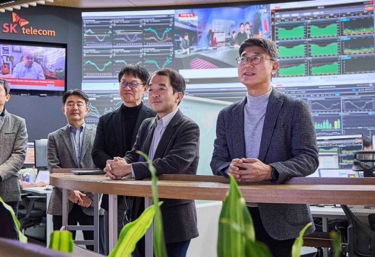 정재헌 SKT CEO, 연말 통신현장 점검…"품질이 고객 신뢰 출발점"