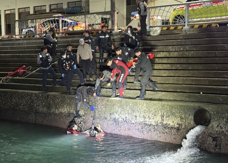 술 취한 60대 "화장실 간다"더니 바다 추락…의식 잃고 3분 만에 '구조'