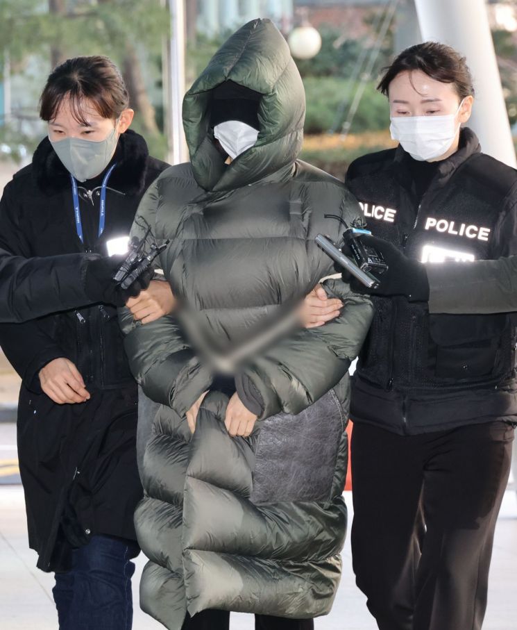 '마두로 그레이'부터 '황하나 패딩'까지…부정적 뉴스가 소비로