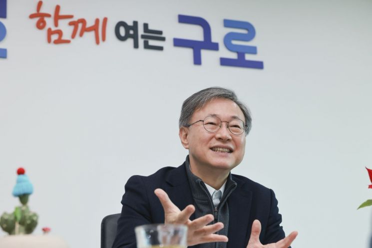 60년 토박이, 9개월차 구청장이 꿈꾸는 '구로형 기본사회'