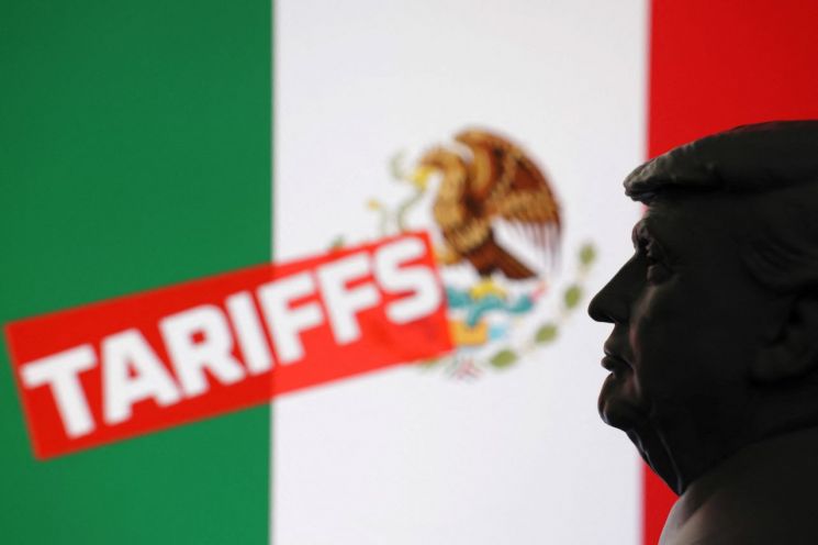 "트럼프 관세 전쟁 최대 수혜는 멕시코"… 대미 수출 9% 늘어