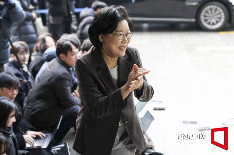 이혜훈 첫 출근길 "복합위기 韓경제 회색코뿔소…민생·성장에 과감히 투자"