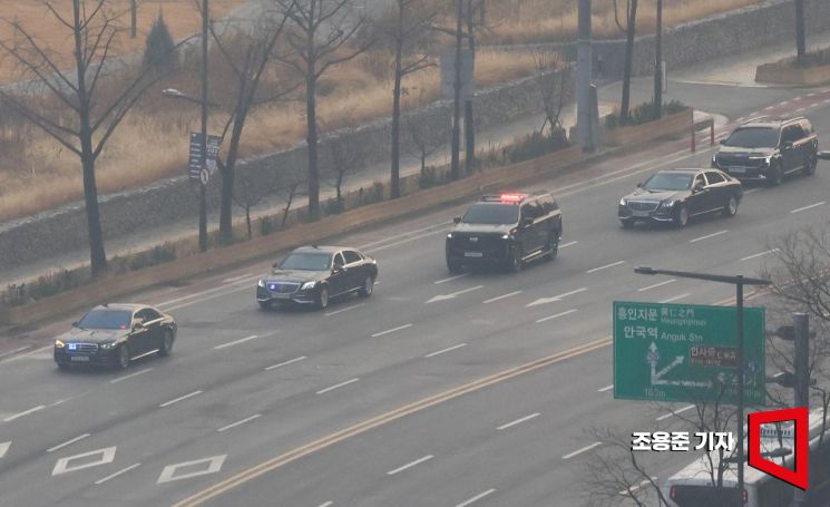 [포토] 청와대로 향하는 대통령 차량