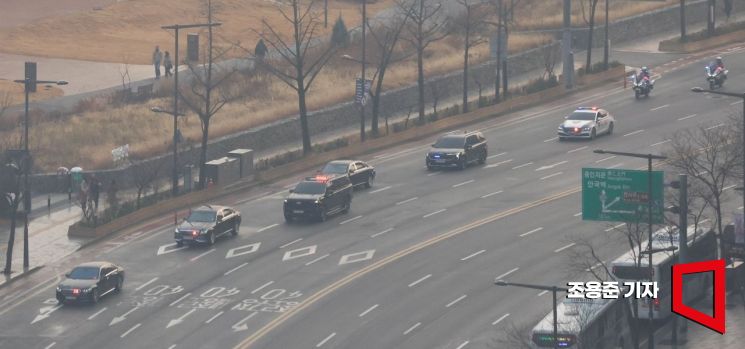 [포토] 청와대로 향하는 이재명 대통령 차량