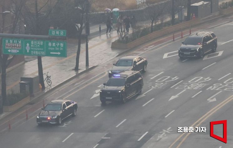 [포토] 청와대로 첫 출근하는 이재명 대통령 차량