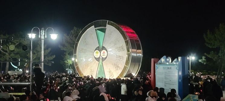 정동진 40t 모래시계의 회전…2026년 병오년 시작 알리는 ‘강릉의 시간’