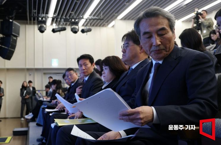 특검 "김건희, 尹과 '정치공동체'로 활동…정치 입문부터 주도적 역할"