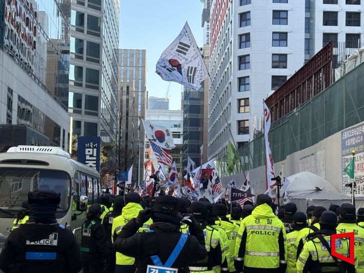 [극우청년은 누구인가]한국도 유럽처럼? 극우청년 집단의 정당 확대 가능성은