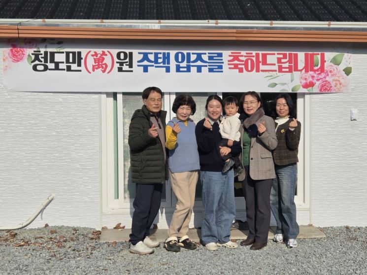 청도군 '만원주택', 빈집에 숨결 불어넣으며 인구 유입 '효자' 노릇