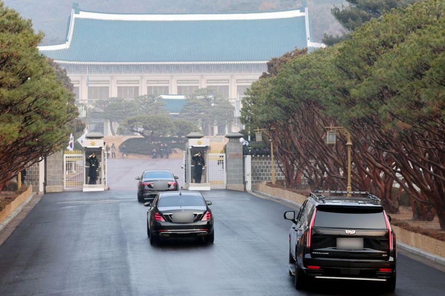 이재명 대통령의 출근 차량 행렬이 29일 청와대 본관으로 들어서고 있다. 2025.12.29 연합뉴스