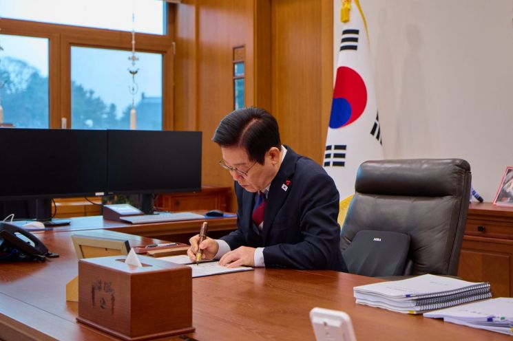 청와대 집무 첫 날, 李대통령 춘추관 깜짝 방문…소통 행보 지속 의지 