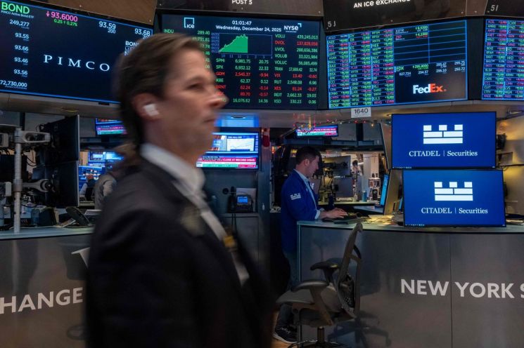 뉴욕증시, 기술주 약세에 일제 하락…은값 80달러 돌파 뒤 6%대 ↓