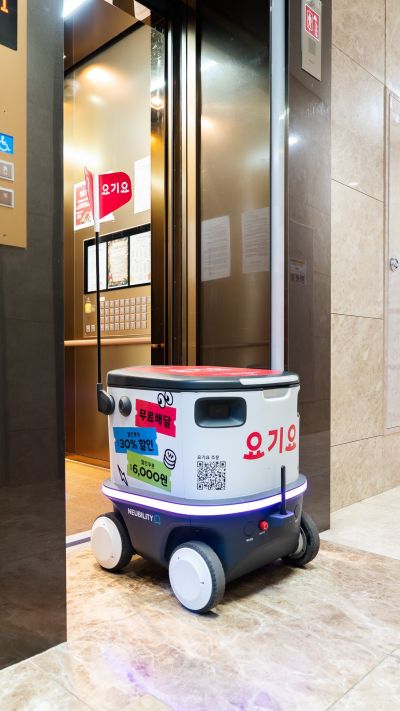요기요·뉴빌리티, 로봇배달 서비스 확대…"아파트 현관 앞까지"