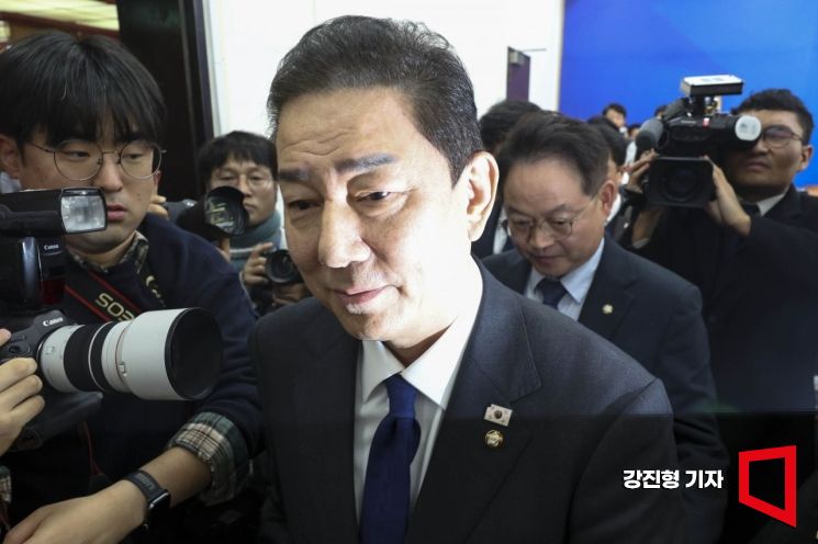 [포토] '각종 의혹' 김병기 민주당 원내대표 사퇴