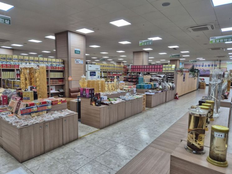 금산군, 지역 상권 중심 '인삼약초전통시장' 시설 개선  