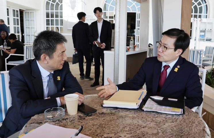 韓中 통상 시계 다시 움직인다…FTA서비스·투자 협상 재점화