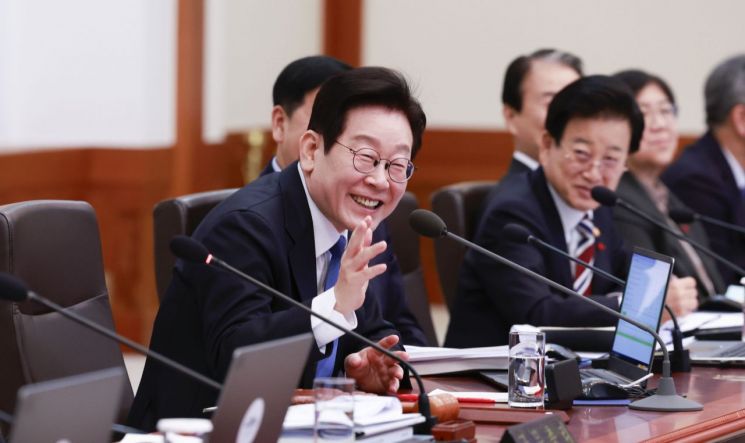 李대통령 "종교 정치개입, 민주주의 위협하는 중대사안"