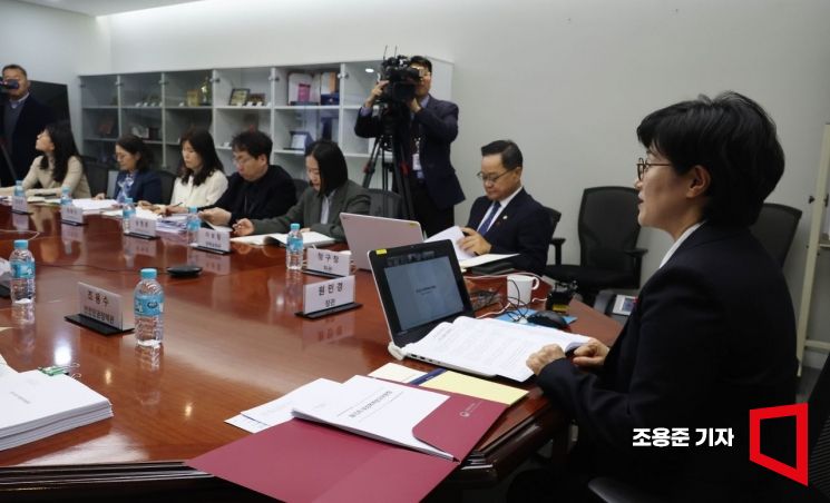 [포토] 여성폭력방지위원회 주재한 원민경 장관