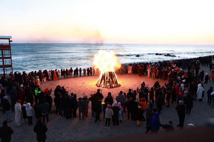 울진군, 종으로 보내고 빛으로 맞는다… 제야 타종·해맞이행사 개최