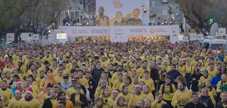"추워도 알몸으로"…새해 각오 다지며 뛰는 이색 마라톤