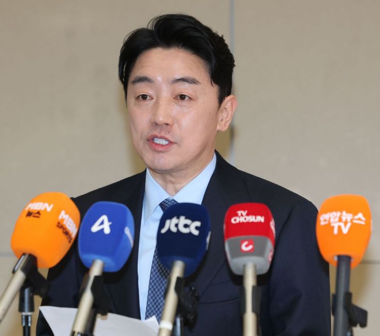 '방산 특사' 강훈식 "폴란드와 5.6조 규모 '천무' 수출계약 체결"