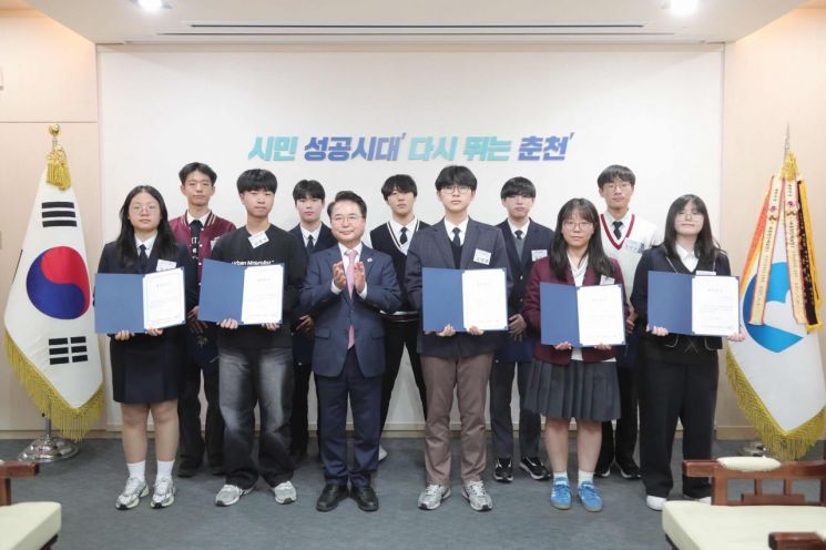 춘천인재육성장학재단 출범 첫 장학금…249명에 1억6000만원 전달