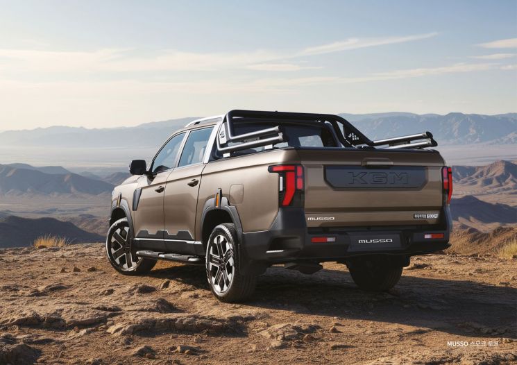 KGM, 신형 픽업 '무쏘' 실차 공개… 가솔린 2900만원대부터