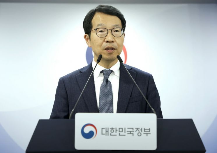 "2040년 의사 수 1만1000명 부족"…다시 불붙는 의대증원 논란