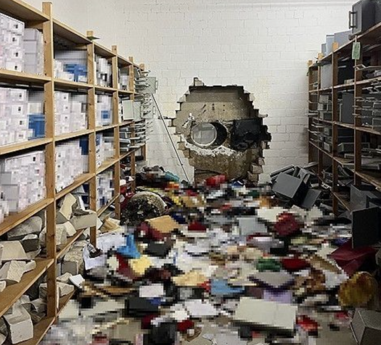 사상 최악 '500억' 털렸다…드릴로 벽 뚫고 진입, 95% 파손된 獨은행