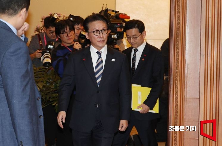 [포토] 임시국무회의 참석하는 김민석 총리