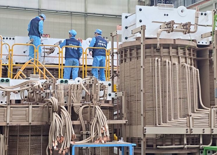 초고압 변압기 대미 수출 1兆…새해가 더 뜨겁다