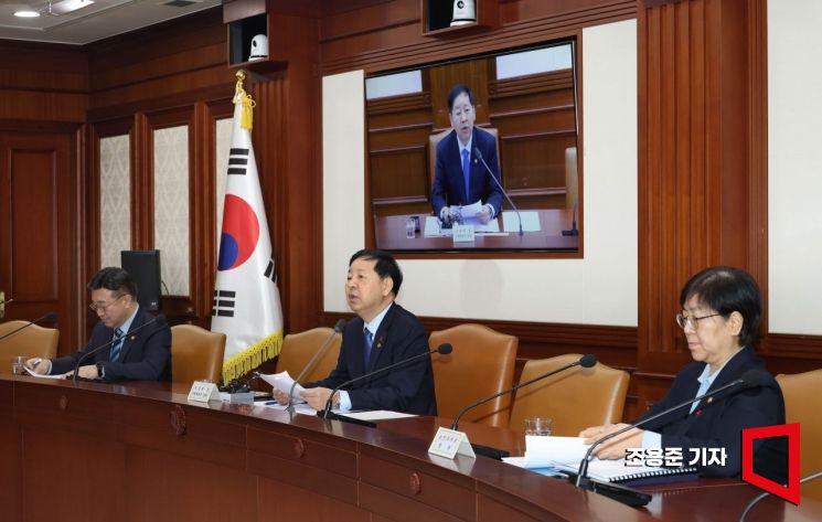 [포토] 경제관계장관회의 겸 성장전략 TF 주재한 구윤철 부총리