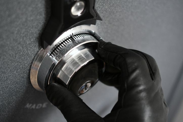 사상 최악 '500억' 털렸다…드릴로 벽 뚫고 진입, 95% 파손된 獨은행