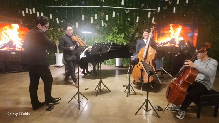 을사년 한해 마무리 '스물 두 번째 하우스 콘서트'…아쉬움·희망 교차