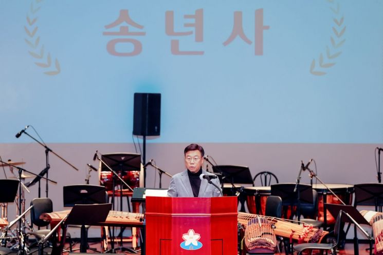 신상진 시장, 포스코 유치·버스 준공영제 공로자 ‘공무원 대상’ 시상