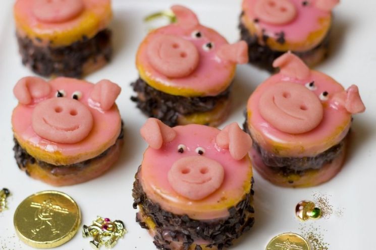 "새해 아침엔 떡국이지, 그런데 넌?" 청포도·파이…각양각색 지구촌 신년 음식