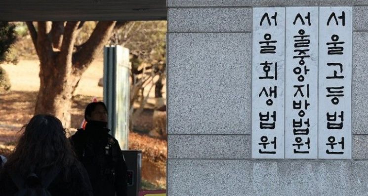 '100만' 먹방 유튜버, 여친 폭행·신고하자 또 폭행…2심도 집행유예