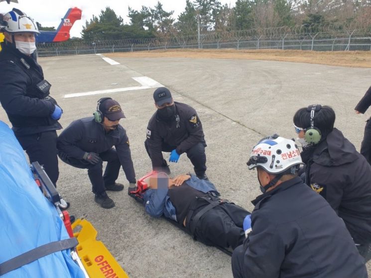 서해해경청, 낙상 출혈 환자 헬기 이송…목숨 구해