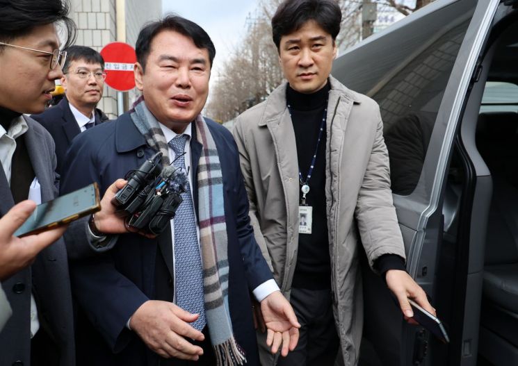 검찰, 고교 동창 감사관 채용 이정선 광주시교육감 기소