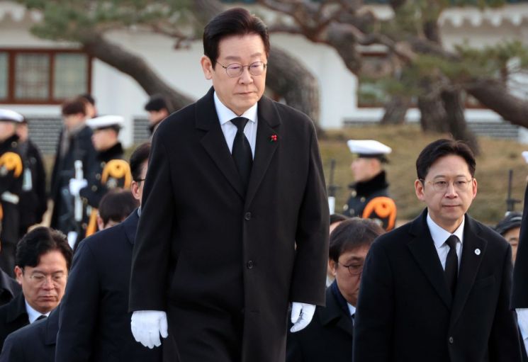 李대통령, 새해 현충원 참배…"함께 사는 세상, 대도약 원년"