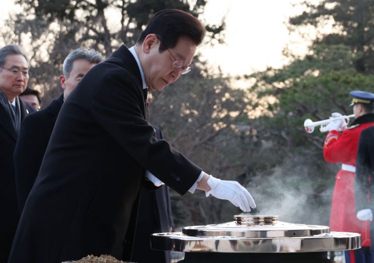 '청와대 시무식' 李대통령, 새해 국정 시동…신년 인사회엔 '국힘 불참'