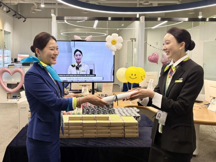 에어부산, 진에어와 승무원 브리핑실 공동 사용 시작… 환영행사 가져