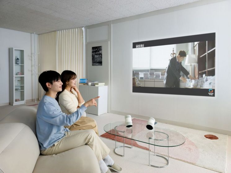 삼성전자, AI 포터블 프로젝터 '더 프리스타일+' 공개