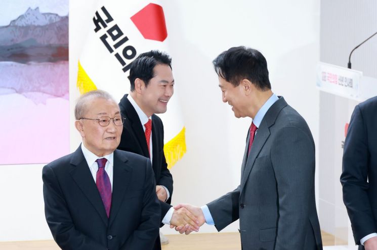 "TK 빼고 전멸"…국힘 휘감는 위기감에 '쇄신 요구' 분출