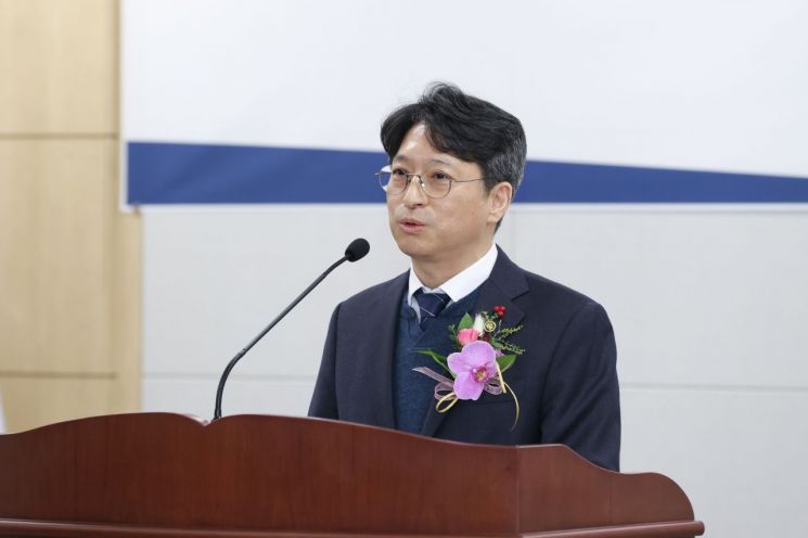 국토부 신임 2차관 "균형잡힌 교통망 확충…교통혁신·안전 챙겨야"