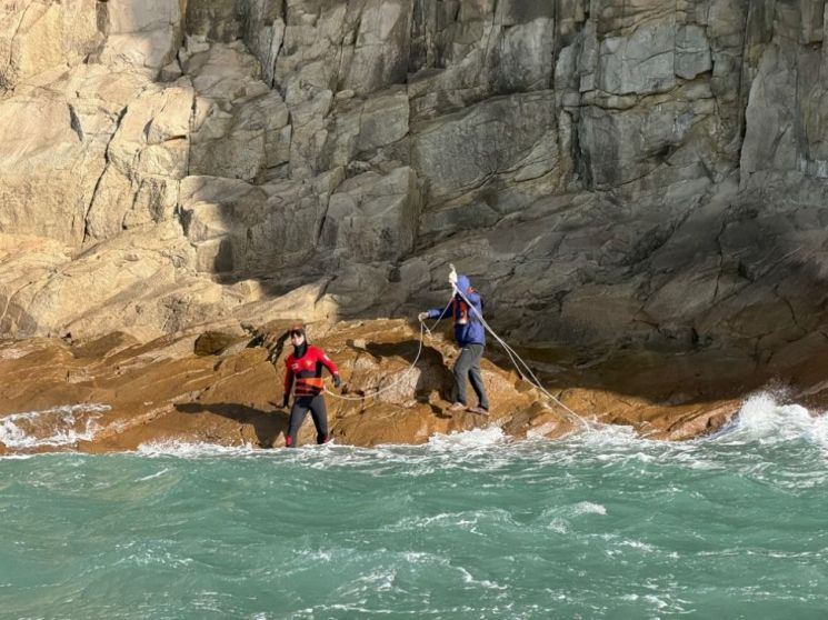 "낚싯대 아까워서"…무모한 선택이 부른 1시간의 악몽
