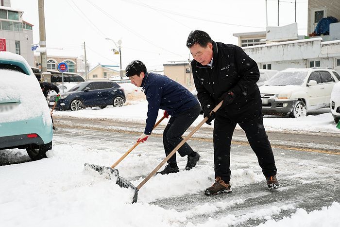 무안군, 군민 안전 위해 시가지 제설 작업 총력