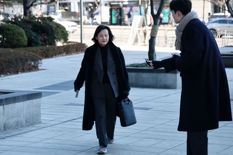 법원, '강등' 정유미 고검장 인사명령 집행정지 신청 기각…"회복 어려운 손해 아냐"