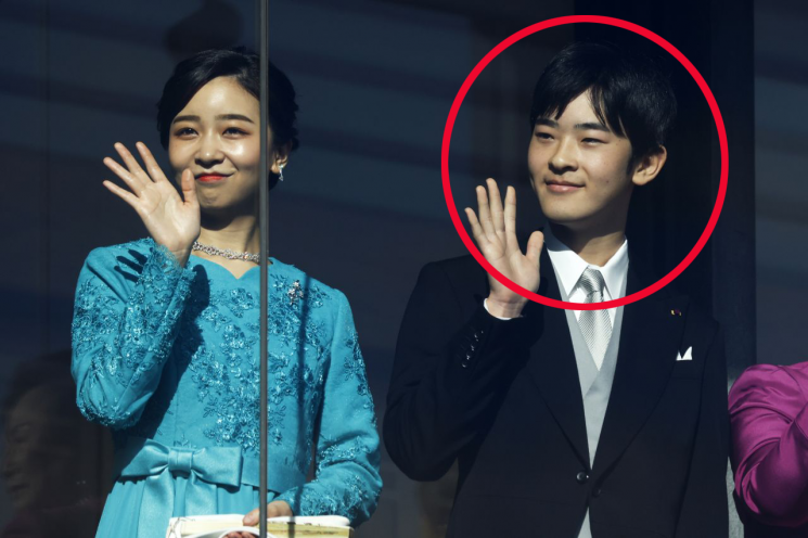 "저 남자 누구지?"…'아이코 공주' 옆, 새해 행사에 처음 등장한 인물