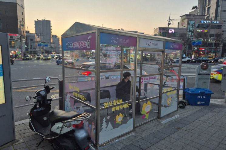 금천구, 횡단보도·버스정류장에 '온기충전소' 19곳 운영